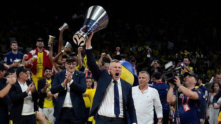 Trofėjų žmonai skyręs Jasikevičius: žmonės nesupranta, kaip sunku iškovoti šį titulą