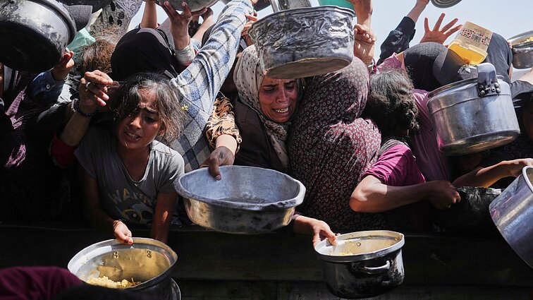 Gazoje paramą dalija Izraelio remiama grupė: pagalbą atsiimti galima tik „saugiose zonose“