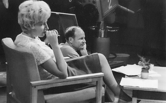 Diktorė Gražina Bigelytė ir operatorius Jonas Šemetas. 