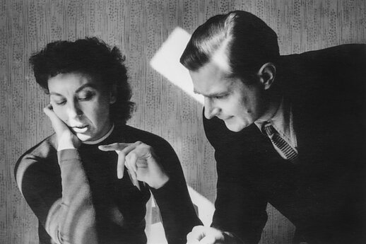 Lietuvos televizijos Muzikos redakcijos režisieriai Julija Adamkevičienė ir Zenonas Kuprevičius. 1960 m. 