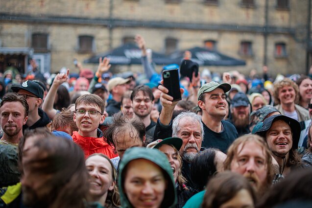 „King Gizzard & The Lizard Wizard” koncerto akimirka