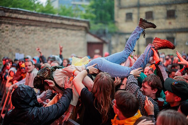„King Gizzard & The Lizard Wizard” koncerto akimirka