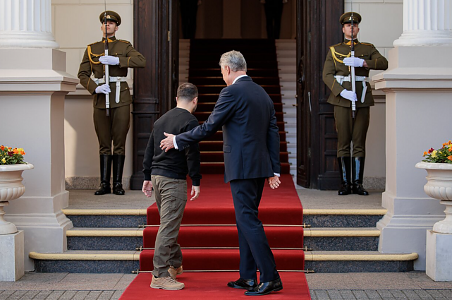 Vilniuje – viršūnių susitikimas: tarp dalyvių – Zelenskis ir NATO vadovas