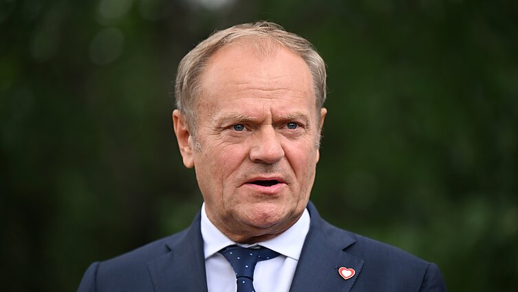 Tuskas pranešė prašysiantis parlamento surengti balsavimą dėl pasitikėjimo jo vyriausybe