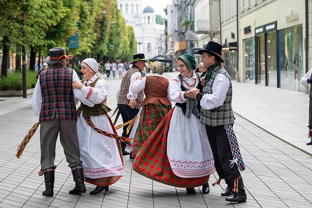 „Atataria lamzdžiai“ „Atataria lamzdžiai“