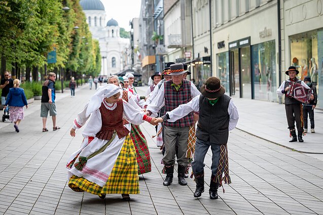 „Atataria lamzdžiai“ „Atataria lamzdžiai“