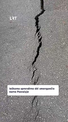 Smegduobės suardytą namą Pasvalyje griaus