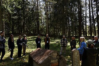 Darbėnų gimnazistai dokumentuoja žydų paveldą