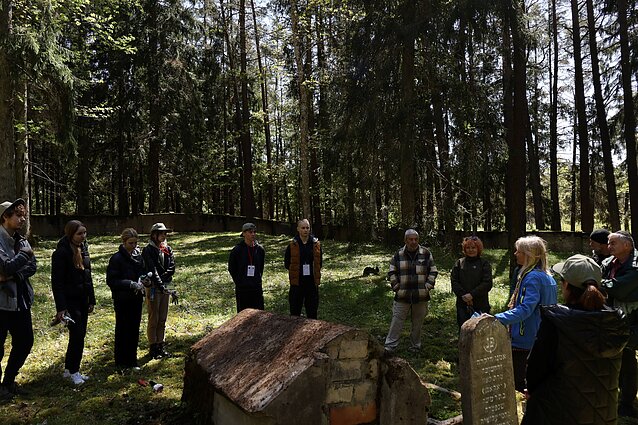 Darbėnų gimnazistai dokumentuoja žydų paveldą