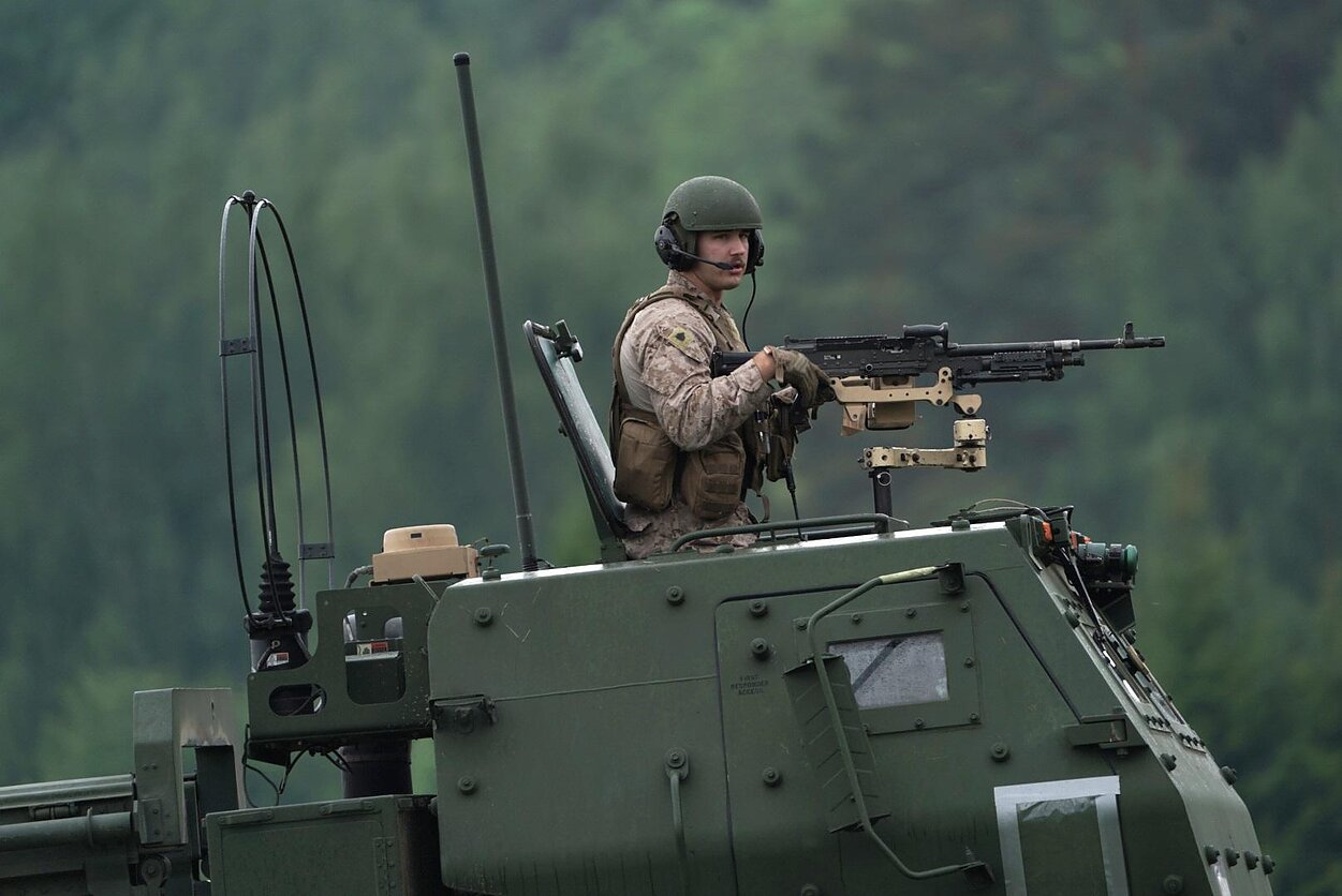 Lithuanian and US troops training with HIMARS rocket launchers