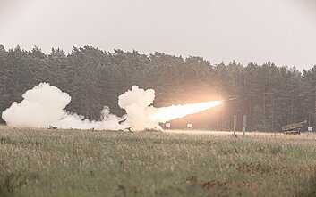 JAV ir Lietuvos kariai vykdė HIMARS kovinius šaudymus į taikinius Baltijos jūroje JAV ir Lietuvos kariai vykdė HIMARS kovinius šaudymus į taikinius Baltijos jūroje