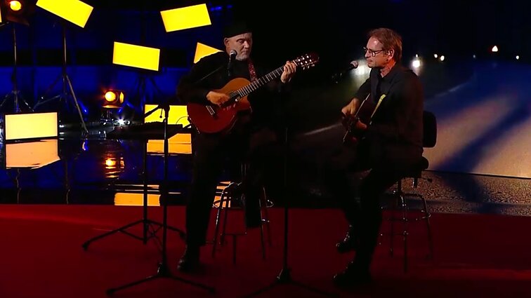 Aidas Giniotis ir Marijonas Mikutavičius – „Ateina Dievas“