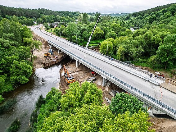 11 mėnesių darbų ir 8 mln. eurų: atveriamas eismas Ariogalos tiltu per Dubysą