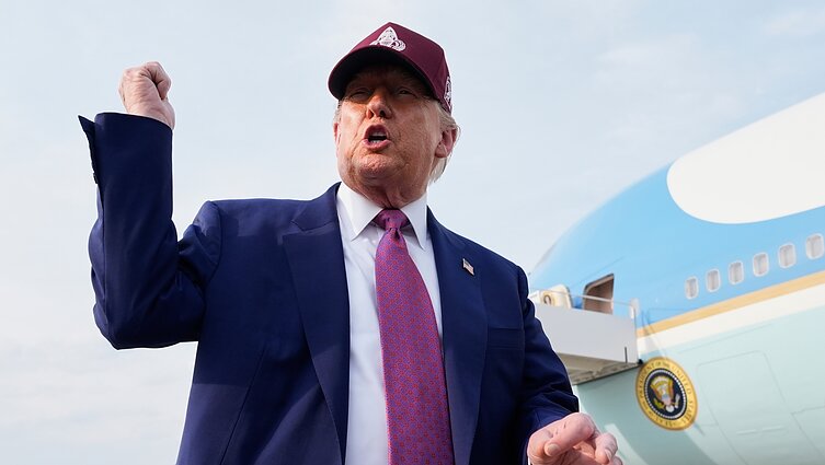 Trumpas protestus Los Andžele vadina užsienio priešo puolimu ir pažadėjo miestą išvaduoti