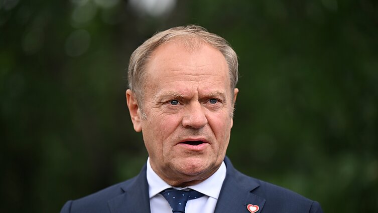 Tusko vyriausybė balsavimą dėl pasitikėjimo turėtų atlaikyti, bet gali būti ir maištininkų