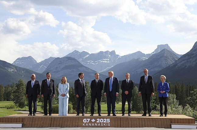 Трамп покинув саміт G7 у Канаді, уникаючи Зеленського та санкцій проти Росії Трамп покинув саміт G7 у Канаді, уникаючи Зеленського та санкцій проти Росії