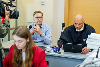 Vytautas Abraitis ir jo advokatas Mindaugas Martinaitis