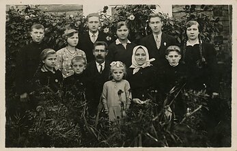Lithuanian partisans, the Morkūnas family, 1930s–40s. Associative image.
