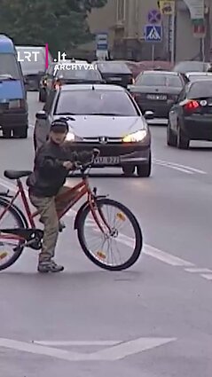 Ir dar kartą apie oranžinių dviračių akciją, kuri 2001 metais baigėsi per parą