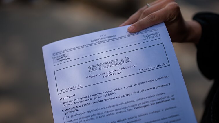 Mokytojai nustebę – brandos egzaminai rašomi ir nelietuviškai: ministerija bėdų nemato