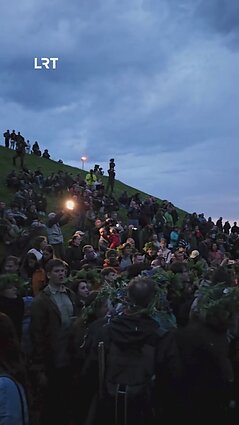 Atgijo Kernavės piliakalniai: trumpiausią metų naktį – tradicinė Rasos šventė