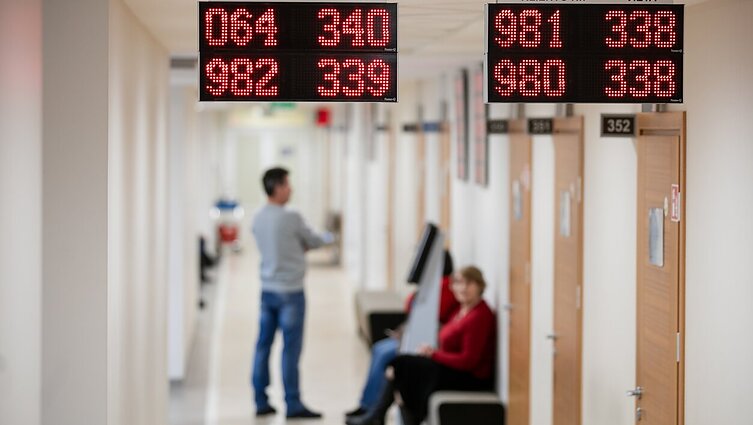 Pacientus siūlo skirstyti į 3 grupes: skubiausieji pas gydytojus patektų per savaitę