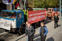 Ūkininkai piketuoja prie Seimo: protestuoja prieš baigiamą svarstyti mokesčių reformą Ūkininkai piketuoja prie Seimo: protestuoja prieš baigiamą svarstyti mokesčių reformą