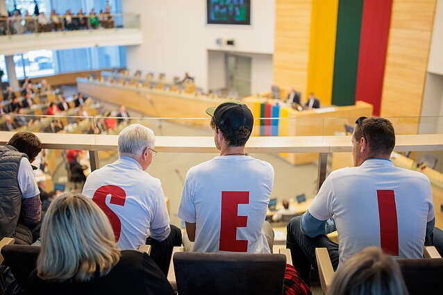 Protestuoja prieš baigiamą svarstyti mokesčių reformą Protestuoja prieš baigiamą svarstyti mokesčių reformą