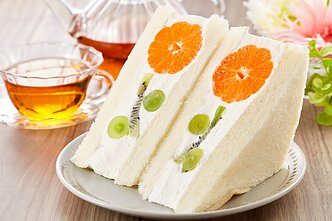 Japoniški vaisiniai sumuštiniai „fruit sando“