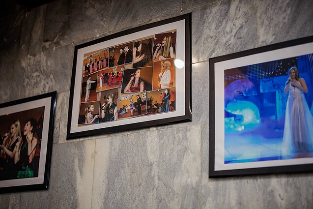 Dainavimo mokytoja V. Pimpienė išugdė daug žinomų dainininkų. 