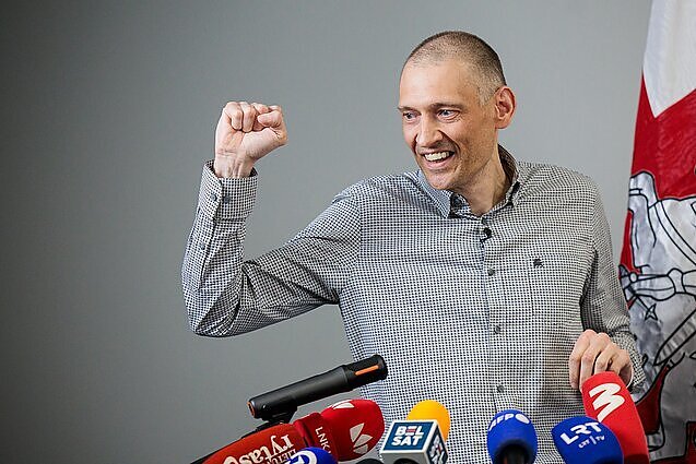 Pirmas Baltarusijoje kalinto Cichanouskio pasirodymas – kuklus: susirinko vos 200 žmonių