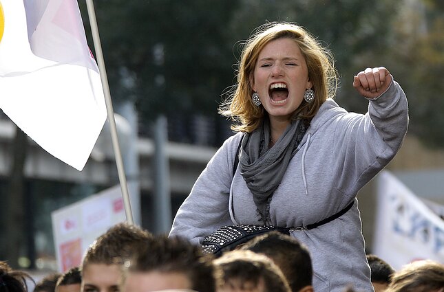 Viena karta, skirtingas požiūris: jauni vyrai rinkimuose – už tradiciją, moterys – progresą