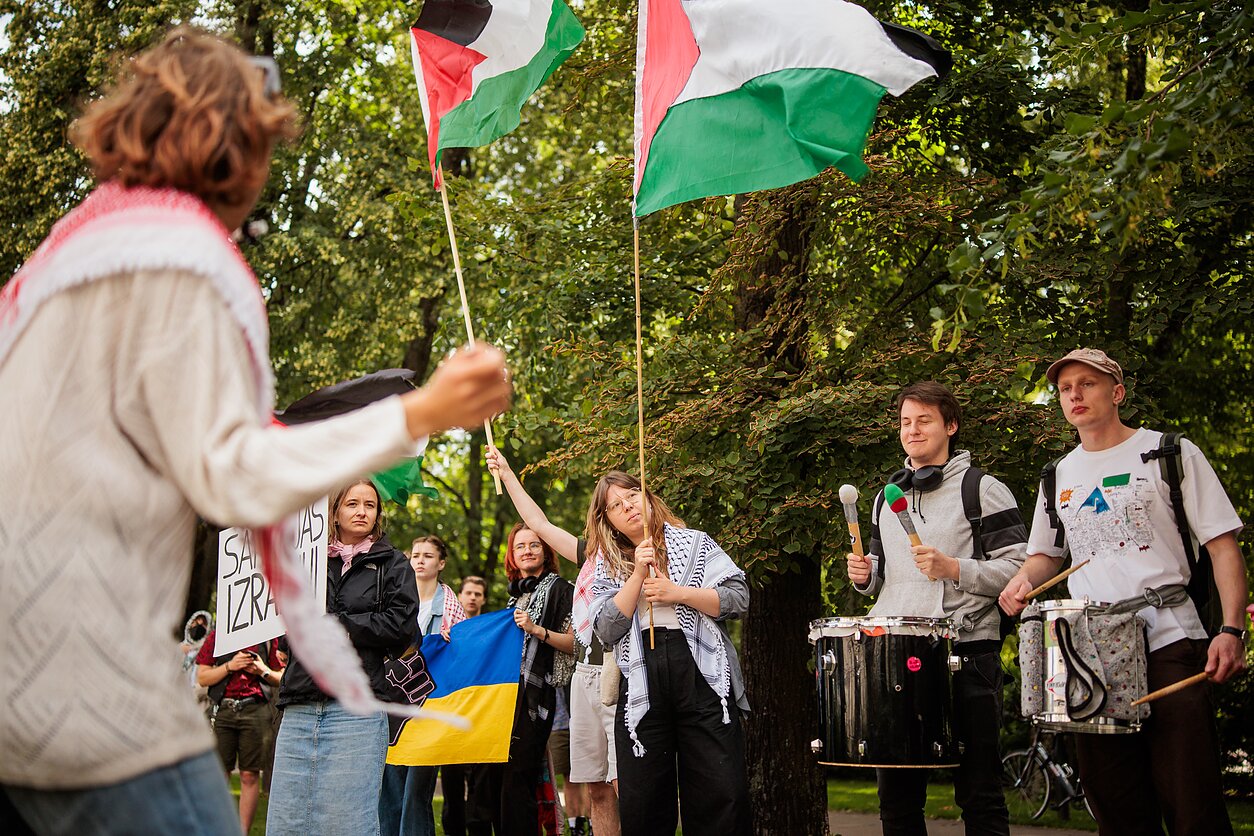 Protesters in Vilnius decry Israeli foreign minister’s visit amid Gaza atrocities