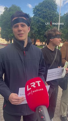 „Premjero postas – ne „Only fans“ modelis“: Palucko prie Prezidentūros laukė jaunieji konservatoriai