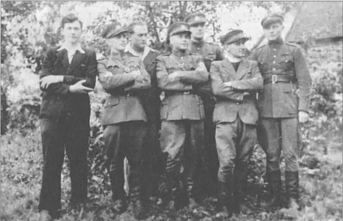 Antras iš dešinės - Tauro apygardos kapelionas Justinas Lelešius - Grafas Antras iš dešinės - Tauro apygardos kapelionas Justinas Lelešius - Grafas