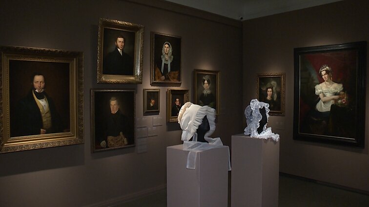 Kai negandų laikotarpiu žmonės gręžėsi į kūrybą: Vilniuje atidaryta paroda „Romantizmai“