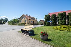 Lietuvos miesteliuose dygsta išmanieji suoliukai Lietuvos miesteliuose dygsta išmanieji suoliukai