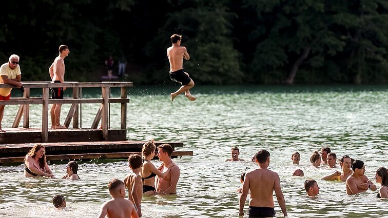 Termometrai šalyje perkopė 30-ies laipsnių ribą, bet sinoptikai teigia – karštis neužtruks