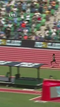 Triskart olimpinė čempionė pagerino moterų 1500 m bėgimo pasaulio rekordą