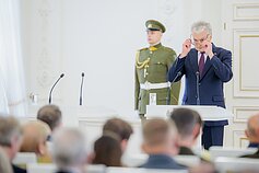 G. Nausėda Valstybės dienos proga įteikė valstybės apdovanojimus
