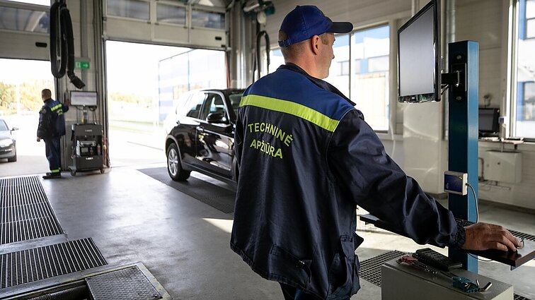 Šią savaitę – pokyčiai dėl automobilių techninės apžiūros: sieks pažaboti ridos klastojimą