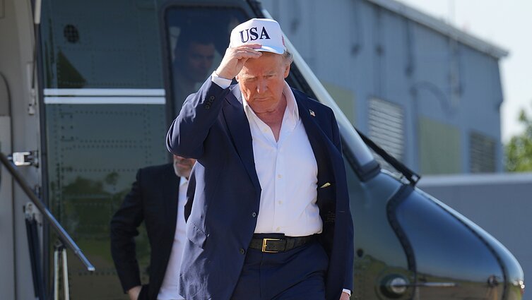 Trumpas Ukrainai žada daugiau ginklų: dabar jiems labai smarkiai smūgiuoja