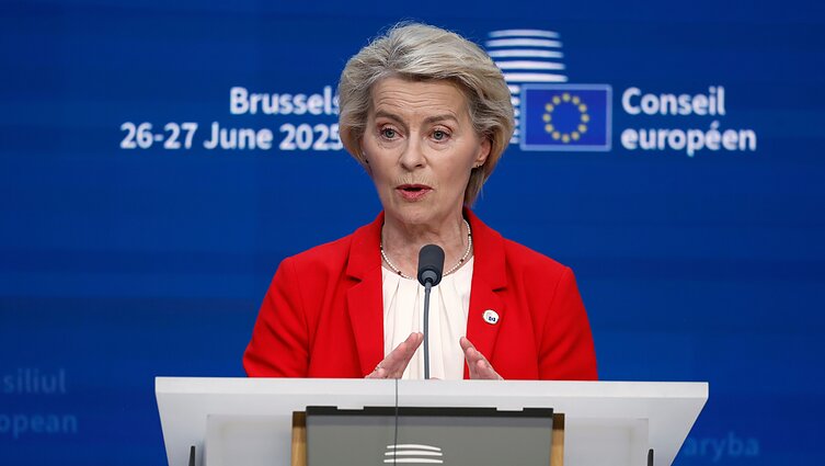 Ursula von der Leyen – europarlamentarų taikinyje: balsuos dėl nepasitikėjimo pirmininke
