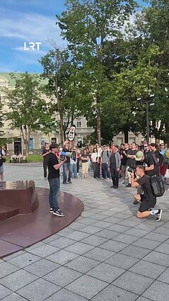 Šūksniai „Palucką lauk“ ir „Sureikšminkim“ aidėjo nuo Seimo iki Vyriausybės rūmų