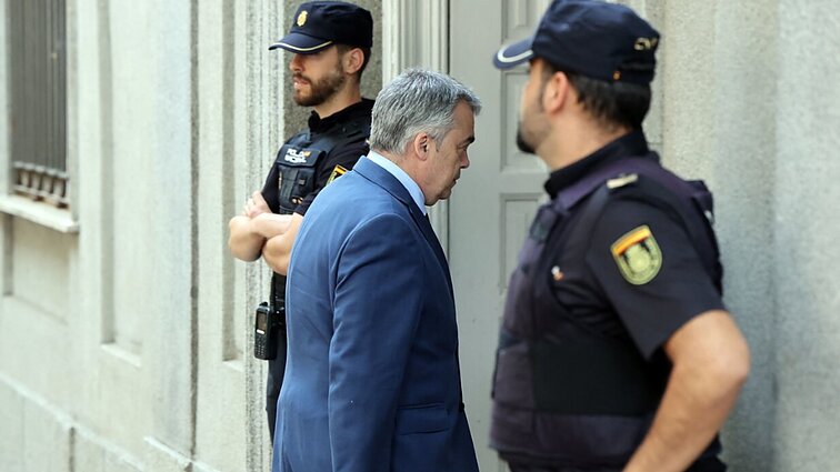 Kaltinimai korupcija ir seksualine prievarta: Ispanijos valdančiuosius krečia skandalai