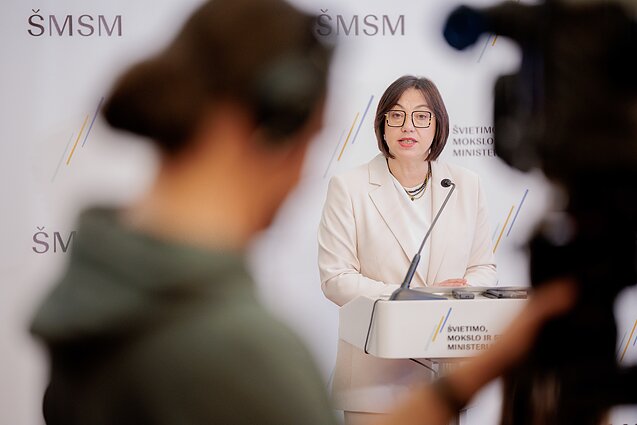 Pagrindinius valstybinių brandos egzaminų rezultatus žiniasklaidai apžvelgė ŠMSM Raminta Popovienė ir NŠA direktorius Simonas Šabanovas