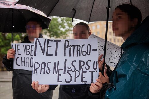 Mokinių protestas prie Vyriausybės dėl egzaminų rezultatų