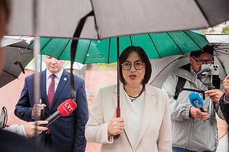 Mokinių protestas prie Vyriausybės dėl egzaminų rezultatų Mokinių protestas prie Vyriausybės dėl egzaminų rezultatų