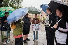 Mokinių protestas prie Vyriausybės dėl egzaminų rezultatų Mokinių protestas prie Vyriausybės dėl egzaminų rezultatų