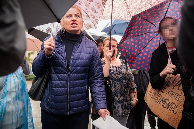 Mokinių protestas prie Vyriausybės dėl egzaminų rezultatų Mokinių protestas prie Vyriausybės dėl egzaminų rezultatų